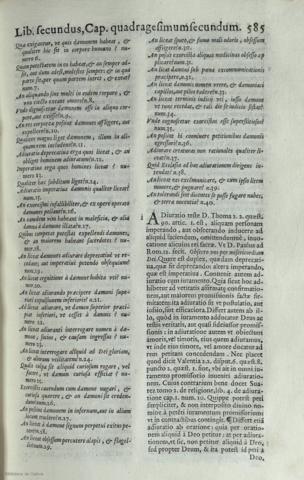 585